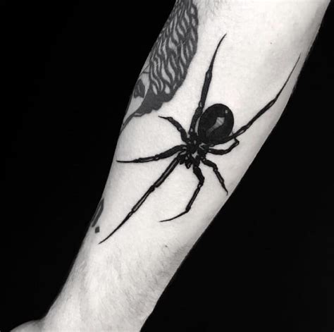 tatuaje de araña en el brazo|Significado del tatuaje de araña